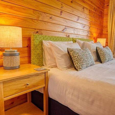 Paparoa Beach Hideaway With Hot Tub Barrytown ภายนอก รูปภาพ