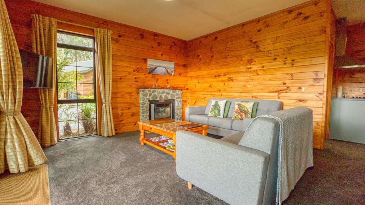 Paparoa Beach Hideaway With Hot Tub Barrytown ภายนอก รูปภาพ