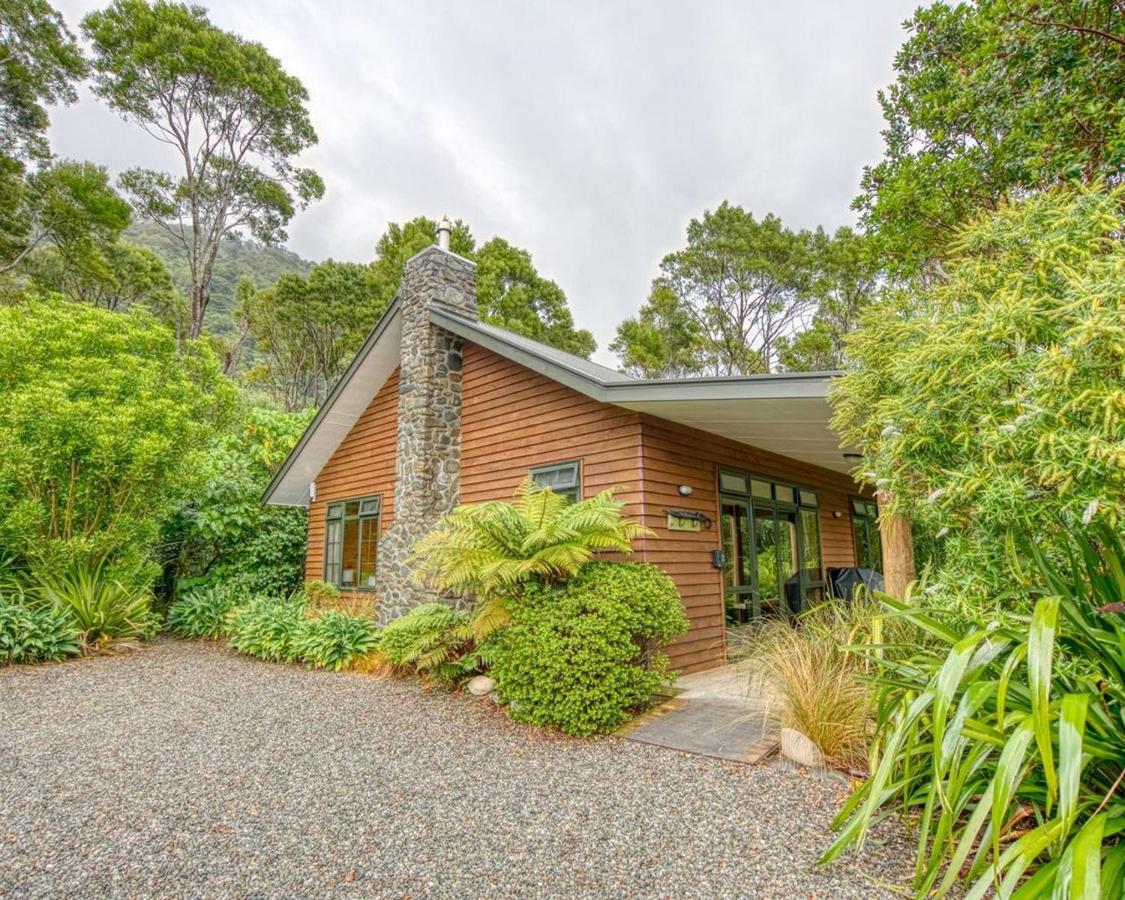 Paparoa Beach Hideaway With Hot Tub Barrytown ภายนอก รูปภาพ