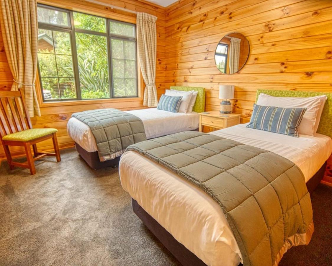 Paparoa Beach Hideaway With Hot Tub Barrytown ภายนอก รูปภาพ
